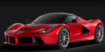 Ferrari com IPVA mais caro do DF tem mesmo valor de 500 carros populares