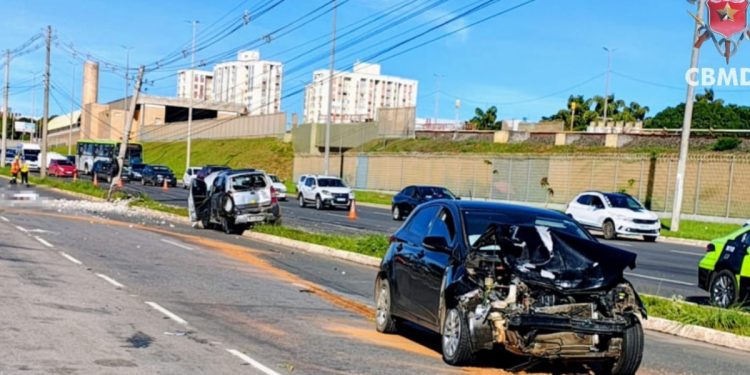 Motociclista morre após se envolver em acidente com dois carros no DF
