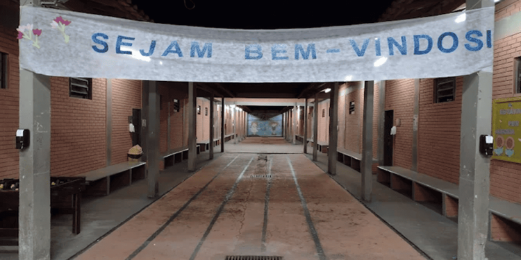 Justiça barra EaD em colégio público no Entorno do DF e impõe multa