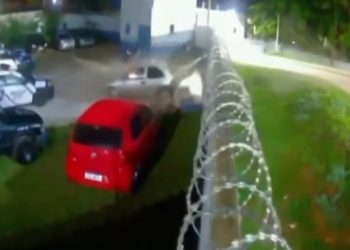 Carro desgovernado derruba muro e invade Guarda Municipal no Entorno