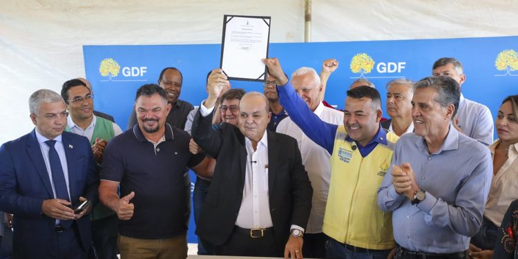 Ibaneis autoriza projeto e construção de hospital no DF orçado em R$ 165 milhões