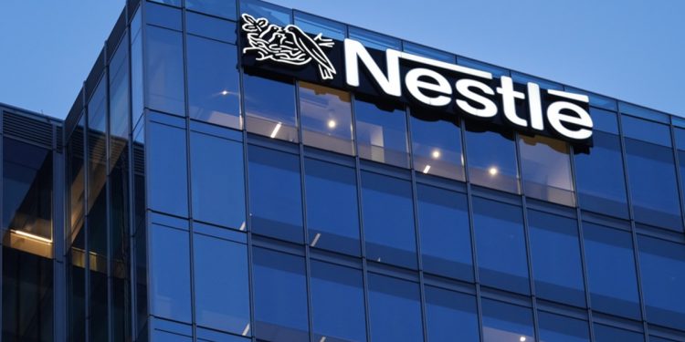 Leite contaminado da Nestlé: médico explica quais os riscos para bebês