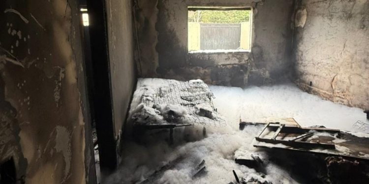 Casa de alto padrão pega fogo no DF e incêndio destrói quarto. Veja vídeo