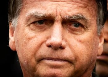 Juíza manda petista se retratar a Bolsonaro por montagem feita com IA