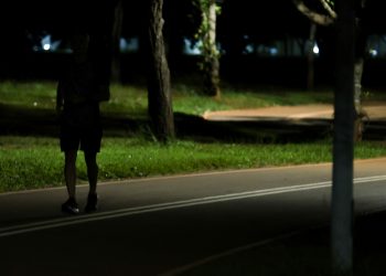 Iluminação precária no Parque Cidade causa medo e insegurança. Veja vídeo