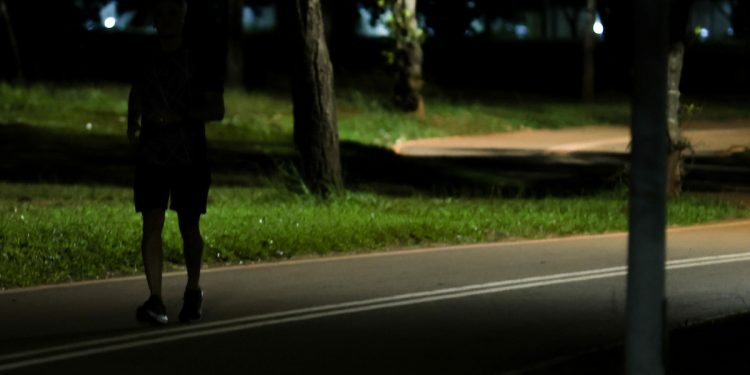 Iluminação precária no Parque Cidade causa medo e insegurança. Veja vídeo