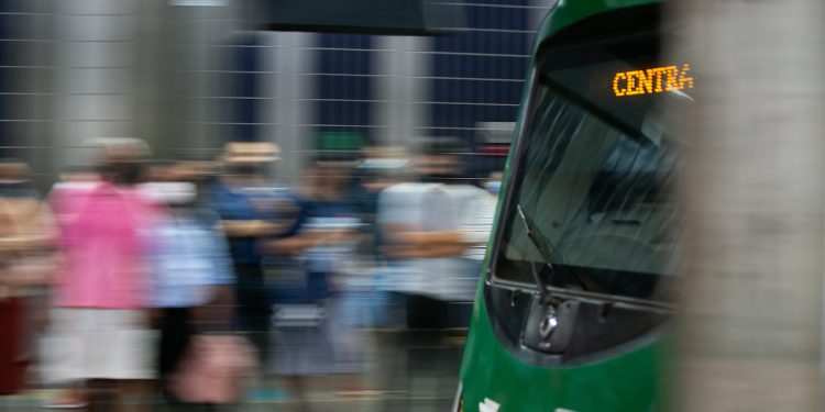 Folia não é zona! Metrô divulga regras de uso e limpeza no Carnaval