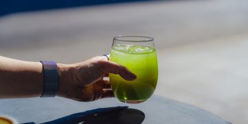 Nutrólogo lista 5 alimentos estratégicos que podem ajudar a desinchar