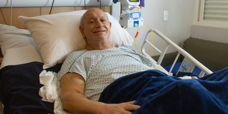 Quem é o médico do DF levado ao cinema após quase um ano internado. Veja vídeo