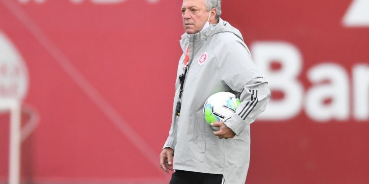 “Time de viado”: STJD julga Abel Braga por fala homofóbica nesta 5ª