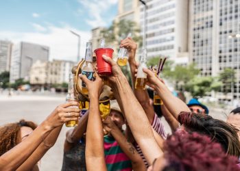 Carnaval no Entorno do DF ganha força em 2026 com bloquinhos e shows