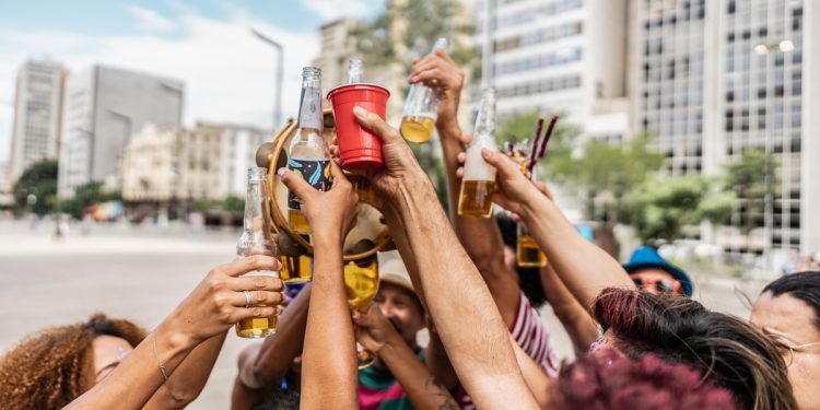 Carnaval no Entorno do DF ganha força em 2026 com bloquinhos e shows