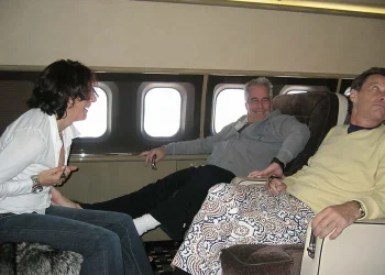 Preso por estupro, Epstein buscou Brasil para “ter acesso a garotas”, confirmam documentos