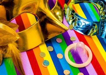 Blocos de Carnaval no DF vão distribuir camisinha, gel e autoteste de HIV