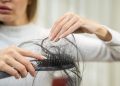 Dermatologista conta 5 sinais de alerta de que a queda de cabelo é séria
