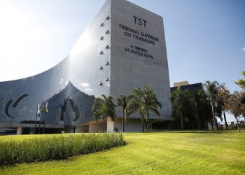 TST homologa acordo que prevê escala 5×1 para aeroviários