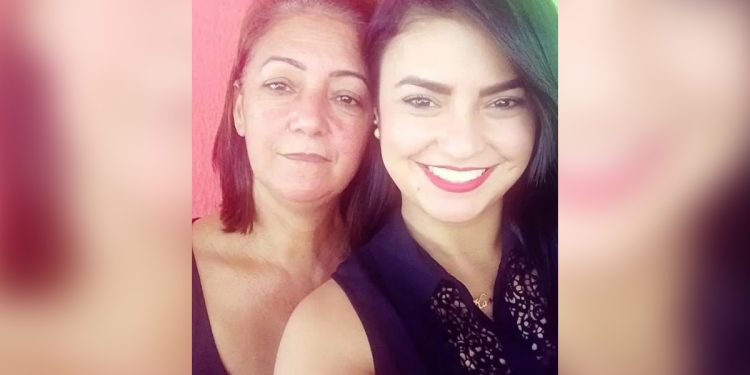 Mulher que matou a mãe por causa de corte de cabelo da filha vira ré. Vídeo