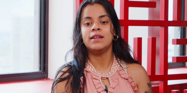 “Vi ela com vida”, diz mãe que esperou 3 meses pelo corpo de bebê. Veja vídeo