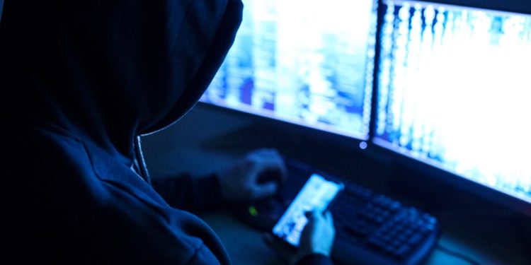 Grupo simula pagamentos e furta celulares caros vendidos pela internet. Veja vídeo