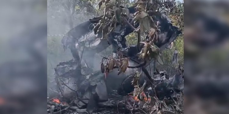 Vídeo mostra avião em chamas após queda no Entorno. Assista