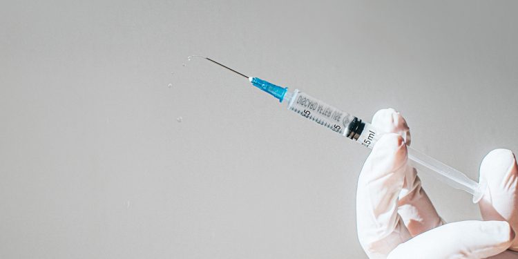 Anvisa amplia vacina contra HPV para prevenir outros tipos de câncer