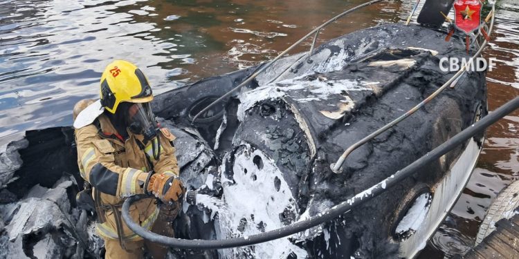 Homem sofre queimaduras de 2º grau após lancha pegar fogo no Lago Paranoá