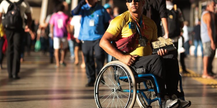 Cadeirante caído e idoso ignorado: DF tem 27 queixas contra rodoviários por dia