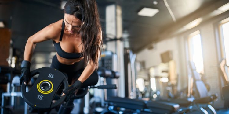 Morte na Smart Fit reforça cuidados com o coração antes do treino