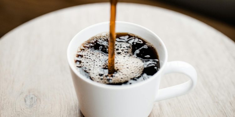 Nutri revela qual é a quantidade segura de café para evitar mau humor