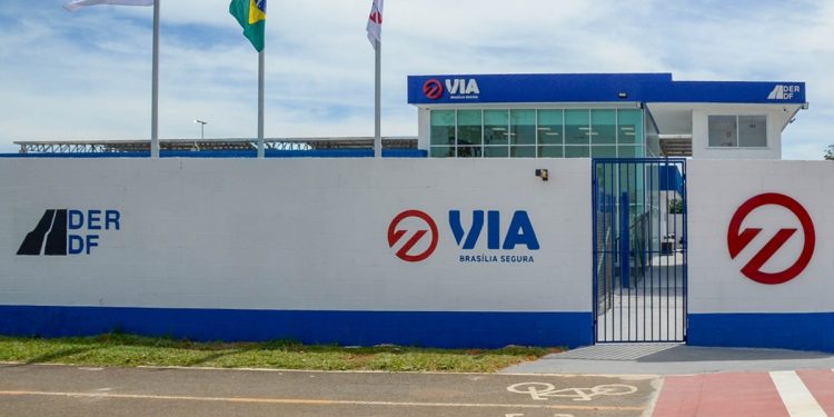 Donos de veículos apreendidos pelo DER-DF têm 10 dias para retirá-los