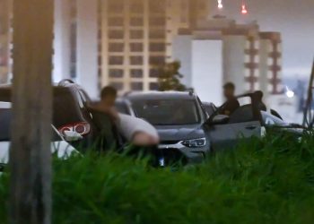 Empina, toma e mama: fila do “bumbum guloso” ferve atrás de atacadão no DF. Veja vídeo