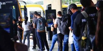 Ônibus quebrado e sujo: passageiros reclamam do transporte no Entorno. Veja vídeo