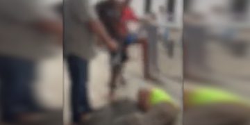 Estuprador que tentou arrastar mulher para trás de ônibus foi linchado. Veja vídeo