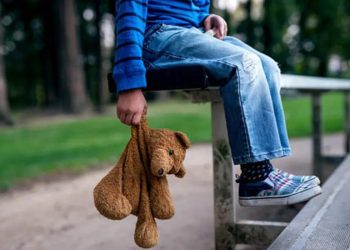 Professor da rede pública do DF é procurado por estuprar a própria filha