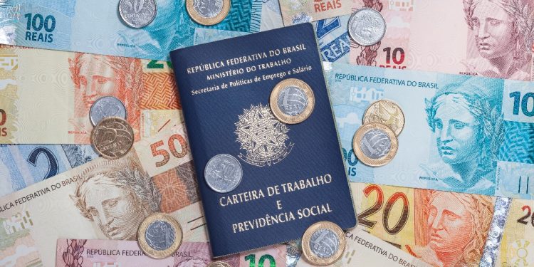 DF tem mais de 500 vagas de emprego com salários de até R$ 4,6 mil