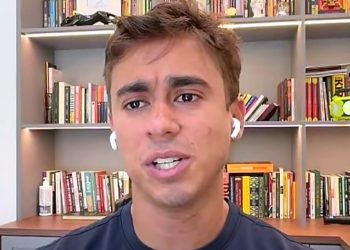 Juíza dá 5 dias para Nikolas Ferreira remover vídeo sobre “aula de c*”