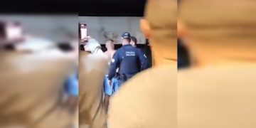 Gritos de terror: homem espanca companheira na frente da família no DF. Veja vídeo