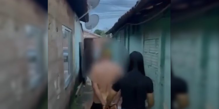 Homem ameaça cortar pescoço de ex-mulher após discussão e vai preso