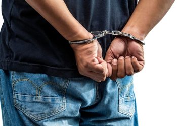 Juiz mantém preso homem que beijou mulher à força em Carnaval de rua