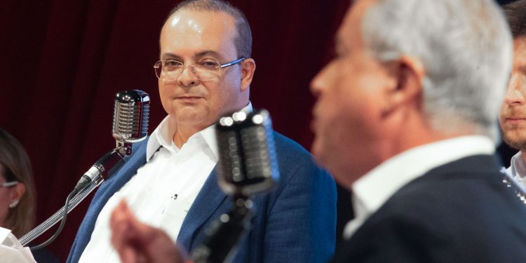 “Entregou a cidade com viaduto caído”: Ibaneis alfineta Rollemberg