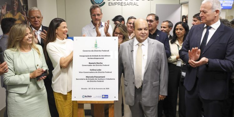 Ibaneis inaugura a primeira unidade do Na Hora Empresarial do DF
