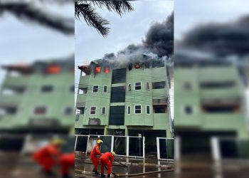 Prédio corre o risco de cair após ser consumido por fogo no Entorno