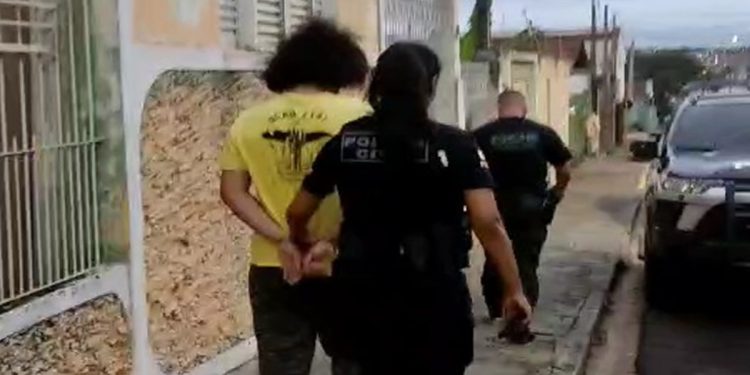 Jovem ameaça vazar nudes de adolescente do DF que conheceu pela Roblox. Veja vídeo