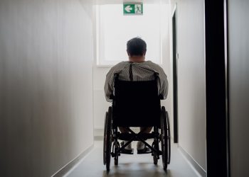 Cientista que quer curar paraplegia é homenageada em projeto de lei sobre pesquisas