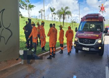 Motociclista de 60 anos morre após bater em pilar de viaduto no DF