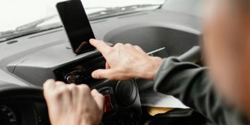 Uber desativa conta de motorista preso por estuprar adolescente no DF