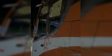 Após deixar 22 feridos, ônibus que tombou na Bahia é flagrado rodando. Veja vídeo