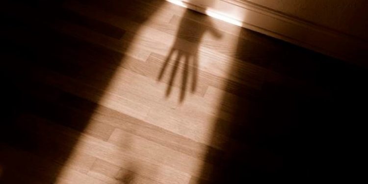 Falso ritual: homem usa “incorporação” para abusar de sobrinha no DF