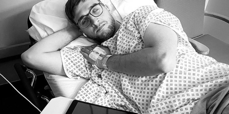 Homem com câncer grave tem dores associadas a excesso de refrigerantes