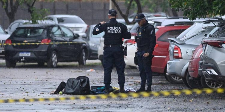 Roupas, desodorante, creme de cabelo: PM descarta explosivo em mala abandonada perto de ministério